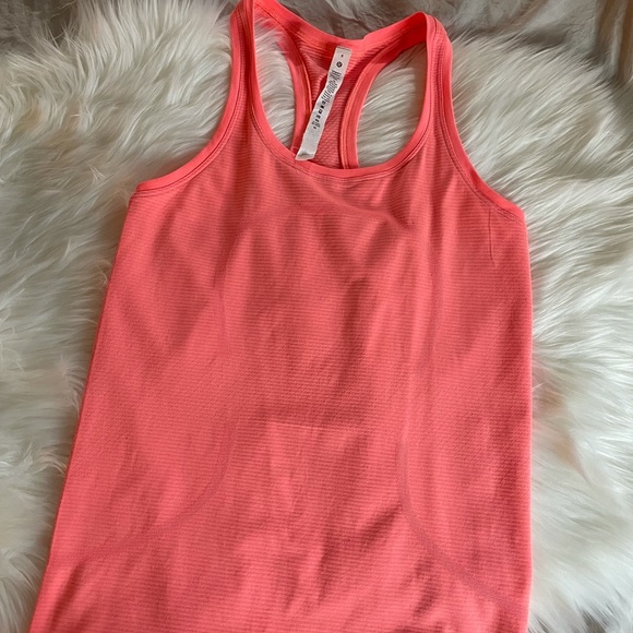 Lululemon swiftly tech racerback tank size 6 - Picture 4 of 7